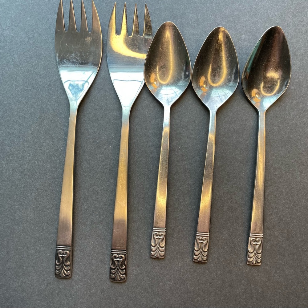 Vintage Carlyle Cameo stainless silverware. Hong Kong. Lot of five.